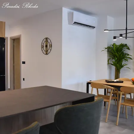 Casa Di Pino In Paradisi Square Near Airport * Paradeísion