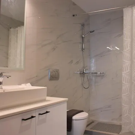 Casa Di Pino In Paradisi Square Near Airport *