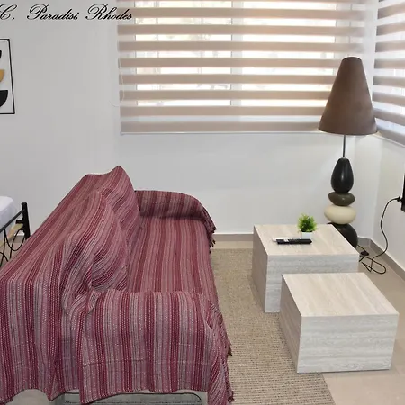 Daire Casa Di Pino In Paradisi Square Near Airport Paradeísion