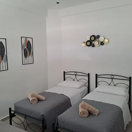 Casa Di Pino In Paradisi Square Near Airport Paradeísion