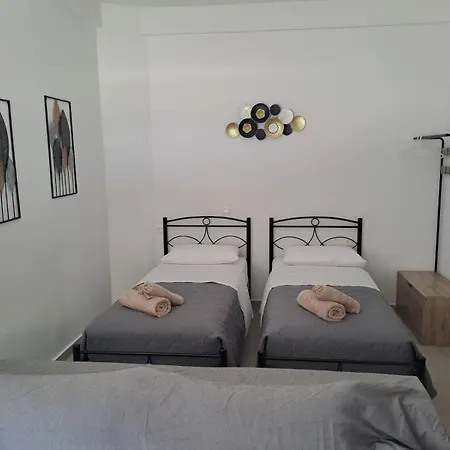 Daire Casa Di Pino In Paradisi Square Near Airport Paradeísion