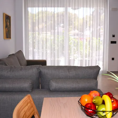 Casa Di Pino In Paradisi Square Near Airport