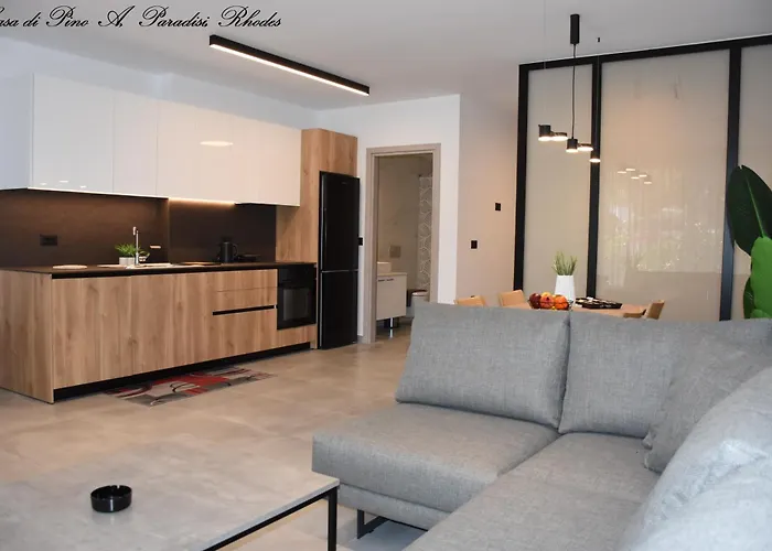 Casa Di Pino In Paradisi Square Near Airport Paradeísion