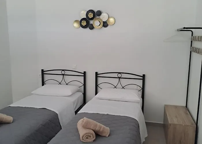 Casa Di Pino In Paradisi Square Near Airport * Paradeísion