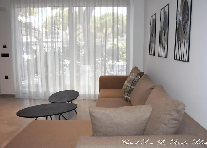 Casa Di Pino In Paradisi Square Near Airport Paradeísion