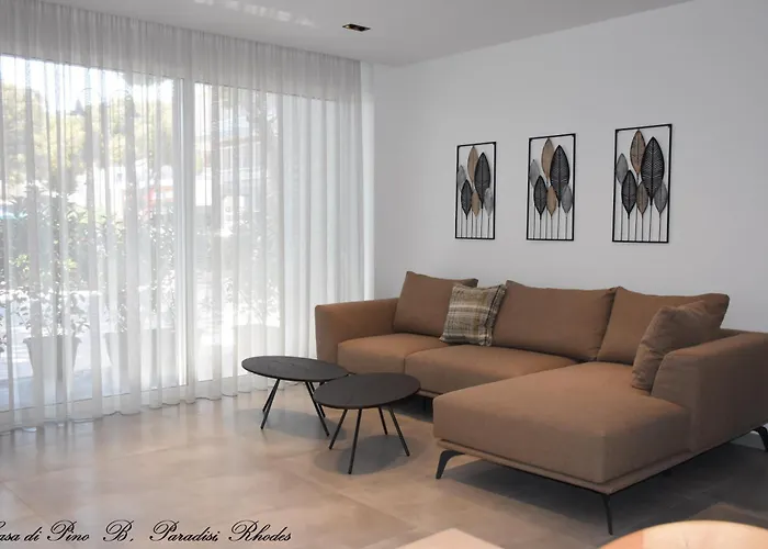 Casa Di Pino In Paradisi Square Near Airport דירה Paradeísion